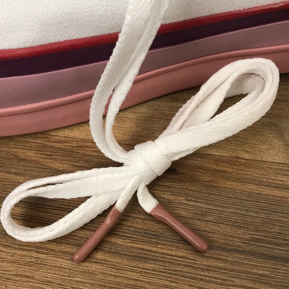 CONVERSE PLATFORM BRAND NEW - Picture 15 of 16